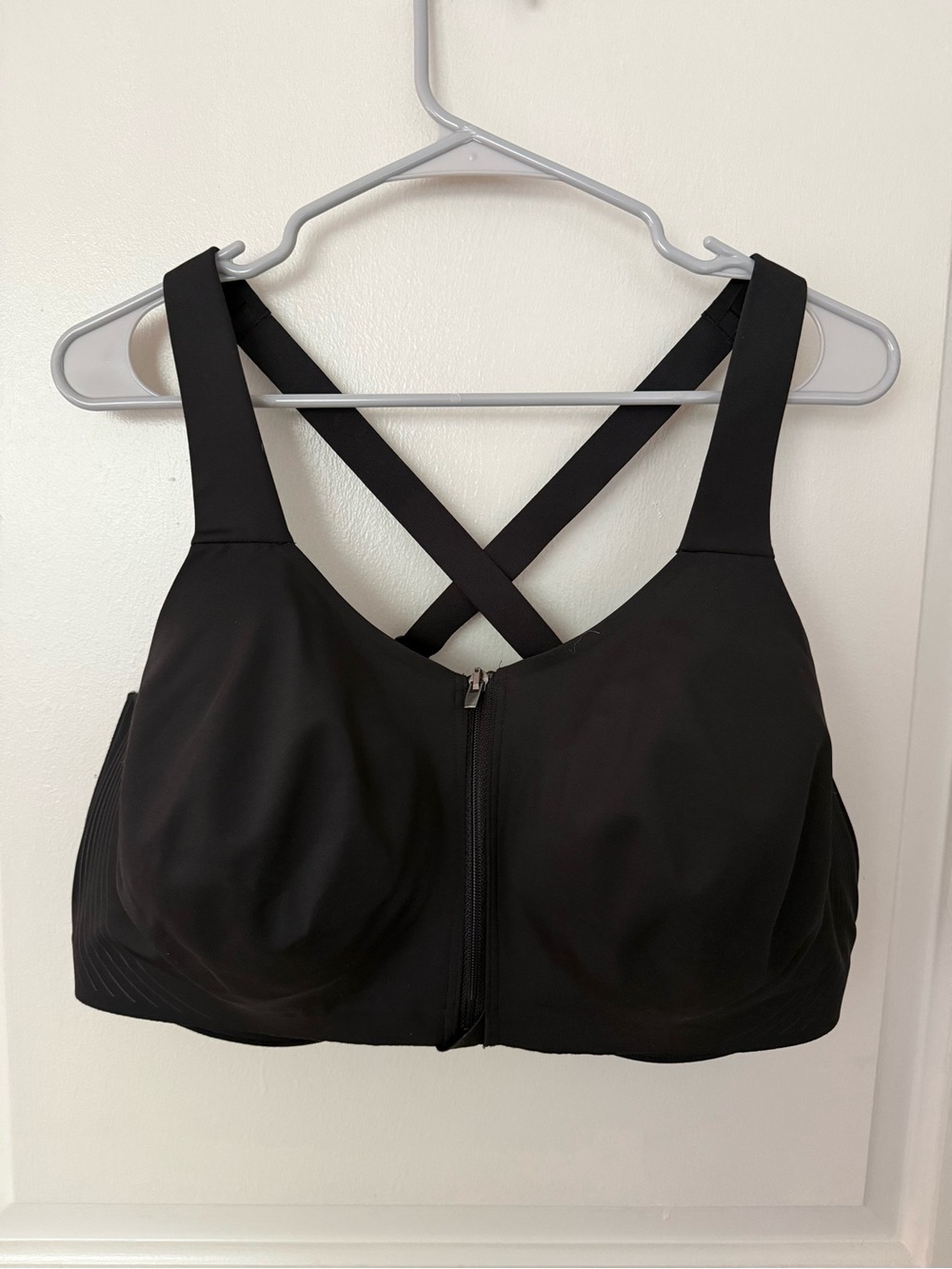 VSX 42DDD crossover front close sports bra